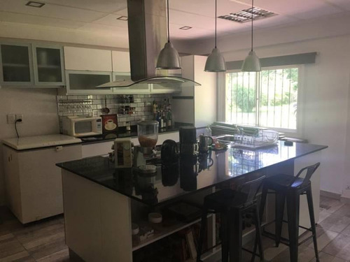 Imagen 6 de 16 de Reed Vende Excelente Quinta Reciclada A Nuevo.