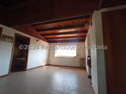 Amplia, Estilo Dúplex, 2.500 Mtrs De Terreno, Además, Cuenta Con Un Chalet De 170 Mtrs,, Canchas De Tenis Y De Usos Múltiples, Pinatero, Caney Y Parrillera. Todo Esto Dentro De Conjunto Privado