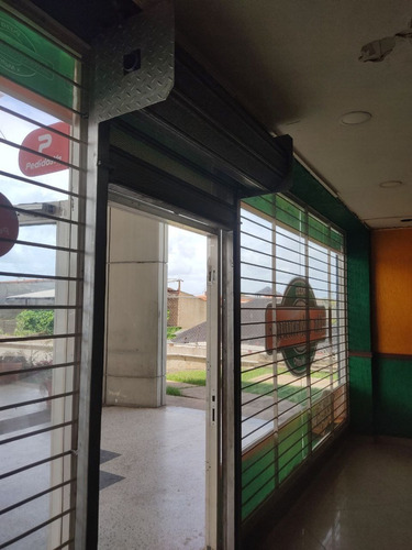 Imagen 2 de 17 de Venta De Local Comercial En C C Costa Atlántica. Av Atlántico, Puerto Ordaz