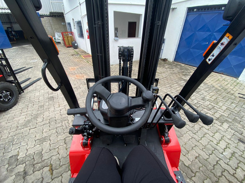 Distribuidoras: Empilhadeira 2,5t Triplex De 6m! Compre Já!