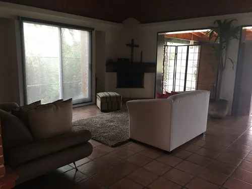 Casa En Venta. En Calle Cerrada En Club De Golf Tequisquiapan, Con Vista Al Campo De Golf