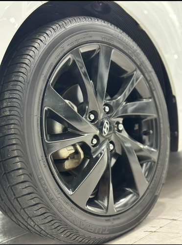 Hyundai Veloster 1.6 6at 130cv