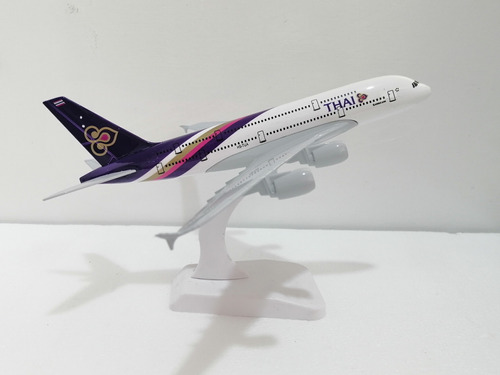 Avión  Thai A-380/ Escala 1:350 / 18cms De Largo/ Metálico 