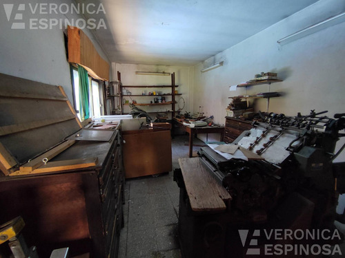 Casa De Tres Ambientes En Venta, Moron. Propiedad A Reciclar.