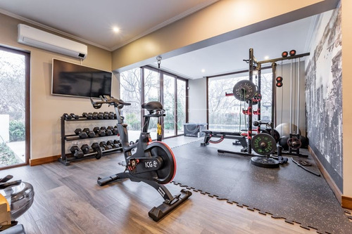 Casa En Venta De 6d/5b En Colina