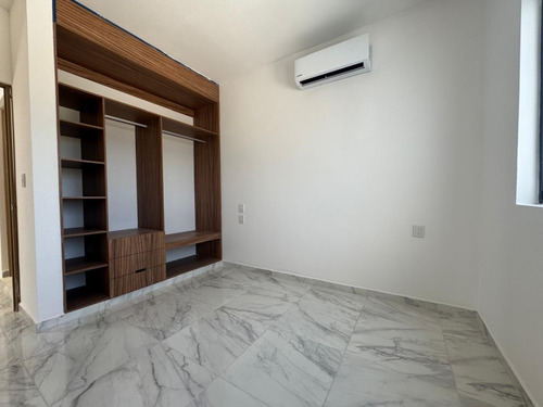 Casa En Venta En Lomas De La Rioja Con Alberca, Roof Garden, 3 Recámaras Y Un Estudio Que Puede Ser 4ta. Recámara, Riviera Veracruzana