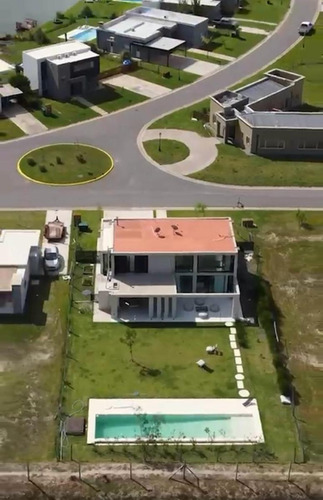 Venta Casa En Barrio Cerrado San Sebastián Área 8 Hormigón Vista