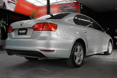 Imagen 11 de 16 de Volkswagen Vento 2.5 2011