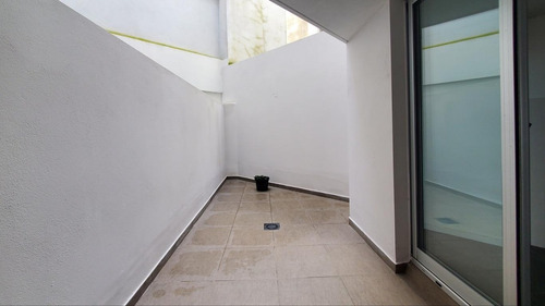 Imagen 12 de 21 de Apartamento, 2 Dormitorios, Vista A Rambla, Ciudad Vieja. A