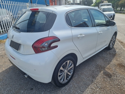 Imagen 10 de 18 de Peugeot 208 2016 1.6 Feline