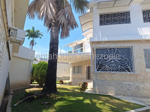 Amplia Casa En Venta Ubicada En Prados Del Este 24-24046
