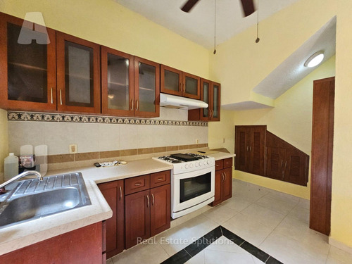 Casa En Renta 3 Recámaras, 2 Niveles, Residencial Las Torres 2, Cancún
