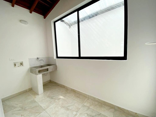 Imagen 13 de 20 de Se Vende Moderna Casa Unifamiliar Nueva