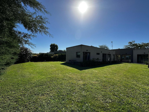 Casa En Venta En Santa Guadalupe, Pilar Del Este, Pilar
