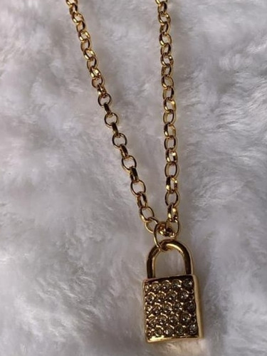 Colar Dourado Com Pigente Cadeado.