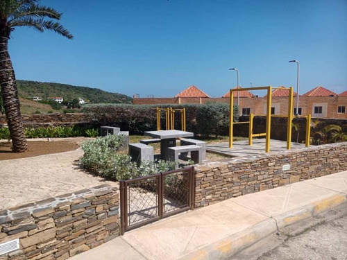 Imagen 15 de 16 de En Venta Town House Playa El Angel. Playa Moreno. Pampatar.