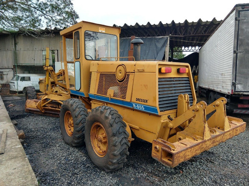 Motoniveladora Komatsu 835