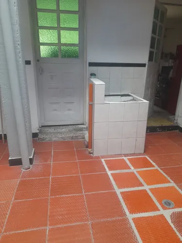 Casa Con 5 Apartamentos,4 Baños,4 Cocinas,un Aparta Estudio,