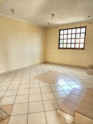 Lindisima Casa En Venta, 3 Niveles, Excelente Ubicación Sobre Esquina Valle Mezen, Valle De Aragón 3 Seccion
