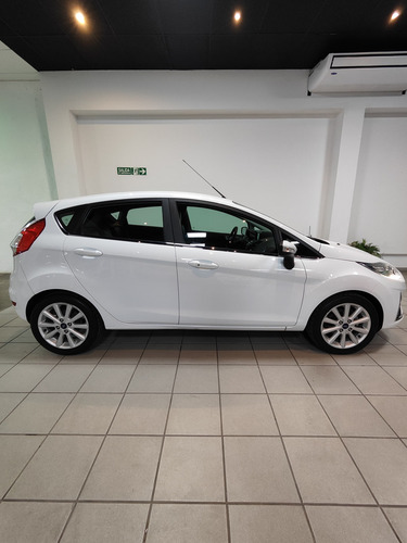 Ford Fiesta Kinetic 1.6 Titanium Powershift 120cv