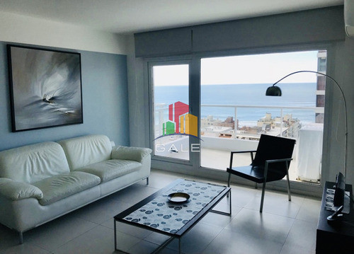 Apartamento Céntrico De 2 Dormitorios Con Vista Al Mar, En El Corazón De La Península De Punta Del Este