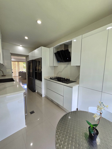 Apartamento En Venta-urb Country Club