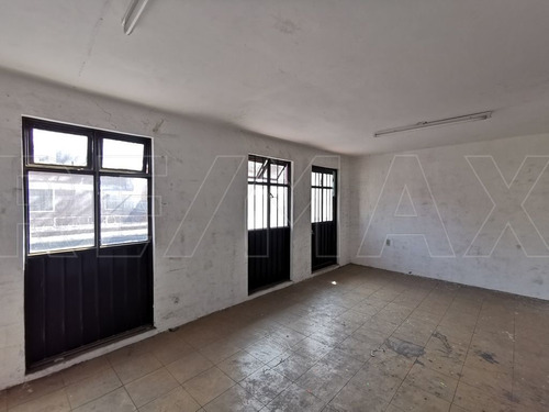 Casa En Esquina Con 430 M2 De Construcción.
