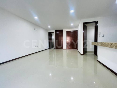 Venta Casa En Frac Sendero Del Fresno 3 Recamaras, 4 Baños, Con Jardín, Puebla