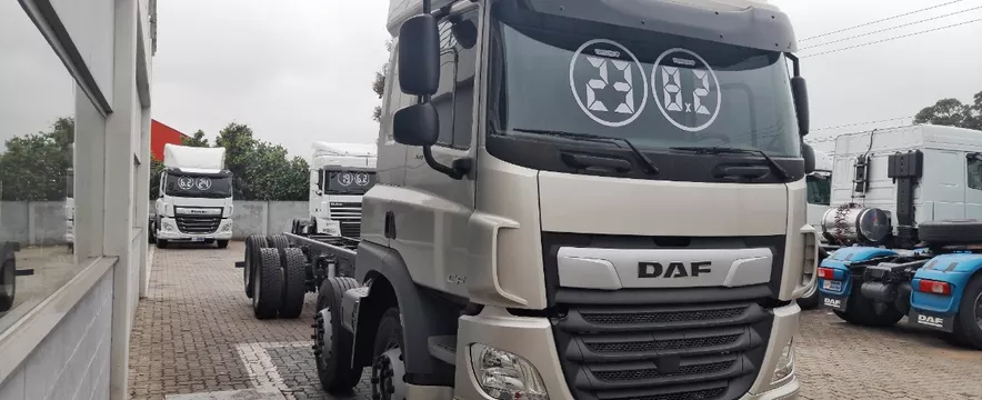 Caminhão Bitruck Daf Cf Fac 300 8x2 2022/2023