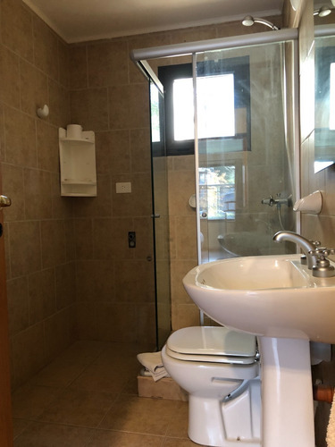Imagen 13 de 15 de Casa Centrica De 3 Pisos En Barrio Residencial