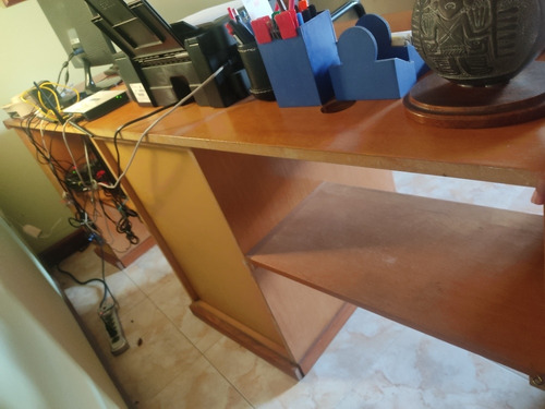 Imagen 6 de 7 de Estación De Trabajo Para Dos Computadoras