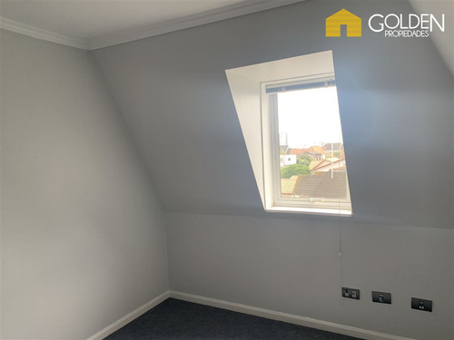 Casa En Venta De 7 Dorm. En Concón