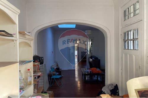 Casa De Dos Pisos Con Piscina En Ñuñoa
