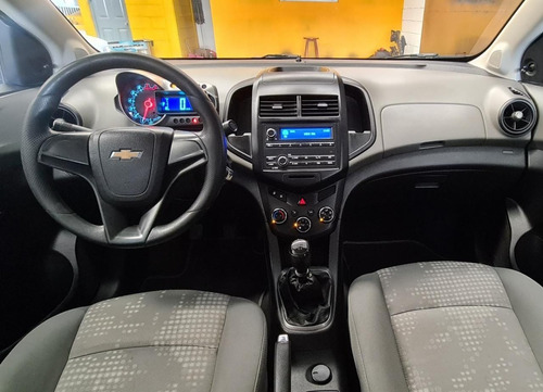 Imagen 12 de 13 de Chevrolte Sonic Ls 2015