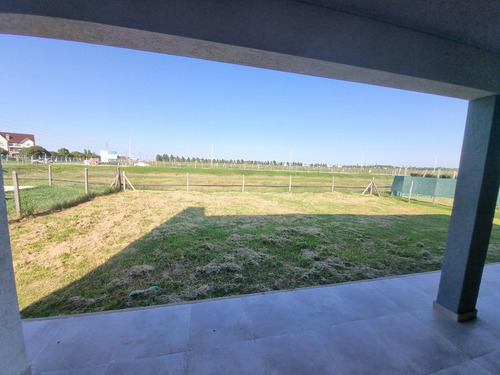 Casa A La Venta En San Felipe De Canning!!! 3 Dormitorios!! Vista Al Pulmon!! Oportunidad!!