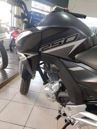 Imagen 11 de 15 de Honda Cb 250 Twister 2023 Nuevos Colores 0km Moto Delta Tigr