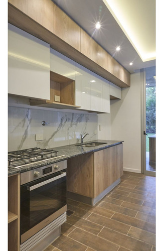 Casa De 3 Dormitorios Con Cochera, Galería Y Piscina