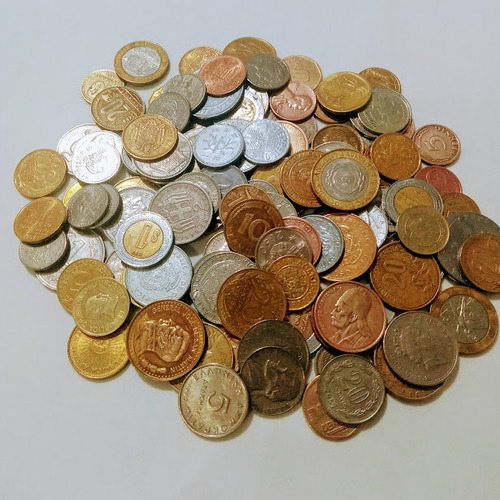 Lote Com 98 Moedas Estrangeiras Antigas