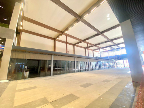 Local En Renta En Veracruz, En Nueva Plaza Sol 400 Cajones De Estacionamiento