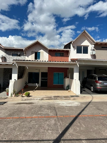 Imagen 1 de 20 de Casa En Urb. Villa San Rafael. Adlz