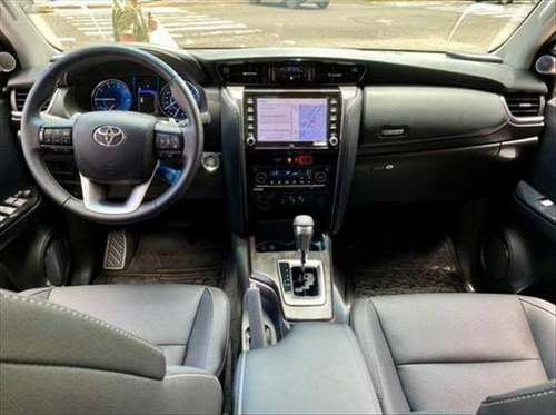 Imagem 8 de 9 de Toyota Hilux Sw4 2.8 D-4d Turbo Diesel Srx 7l 4x4