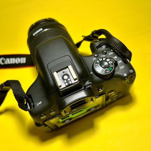 Câmera Canon T6i C/ Lente 18-55mm - Novíssima Preto (Usado)