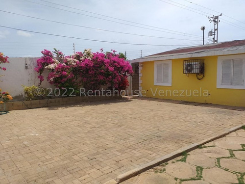 Imagen 13 de 15 de Hermosa Y Cómoda Casa En Venta A Pocos Minutos De Coro #22-24094 04146954944