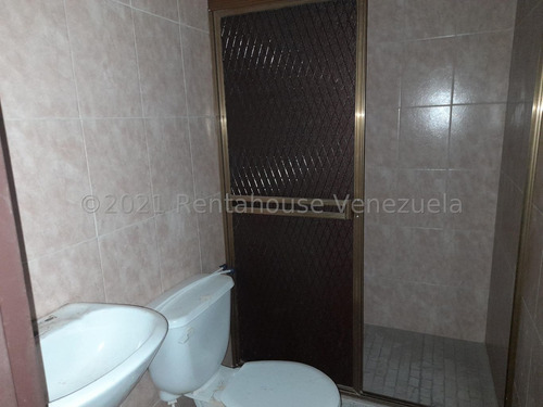 Imagen 9 de 25 de Casa Duplex Remodelada En Venta Urb Orticeño Estef 21-27270