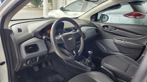 Chevrolet Onix plus JOY BLACK