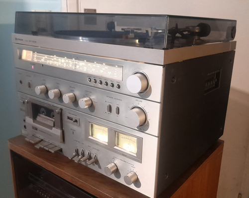 Equipo De Audio Hitachi Con Tocadiscos,casetes,radio,aux Plateado 50 W (Usado)