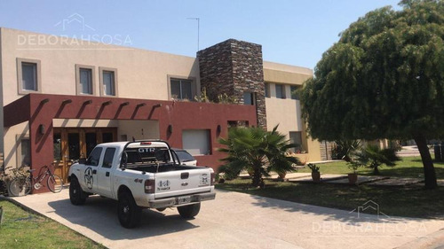 Imagen 2 de 21 de Excelente Casa A Estrenar! Exclusivo Diseño En Dos Plantas Al Agua!