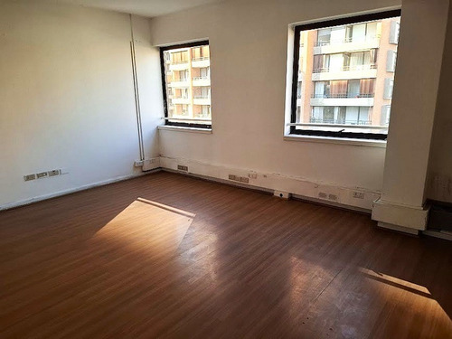 Vendo Excelente Oficina En Sector El Golf, Las Condes