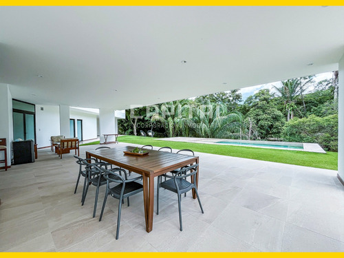 Hermosa Casa En Venta En Condominio Urubo Green