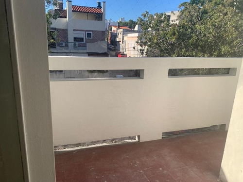 Imagen 5 de 13 de Con Renta. Soleado Y Luminoso 2 Dorm 2do Piso Por Escalera